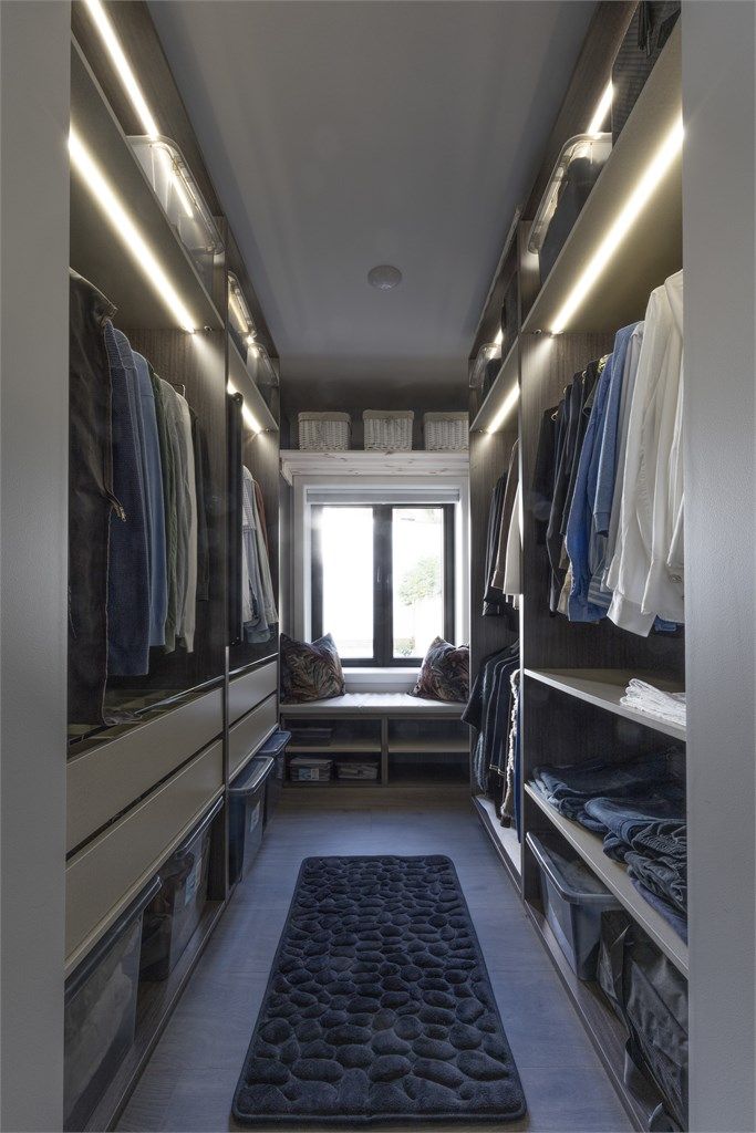  tilhørende walk-in-closet som sørger for rikelig med oppbevaringsplass.