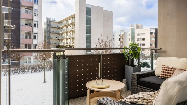 I tillegg til balkong finnes det også en stor, felles takterrasse til glede for beboerne med svært gode solforhold og flott utsikt over byen!