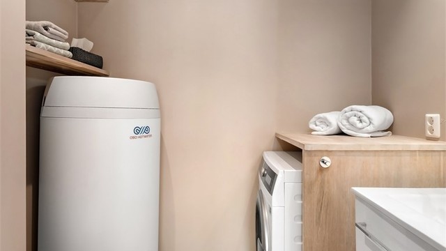 Praktisk kombinert toalettrom og vaskerom