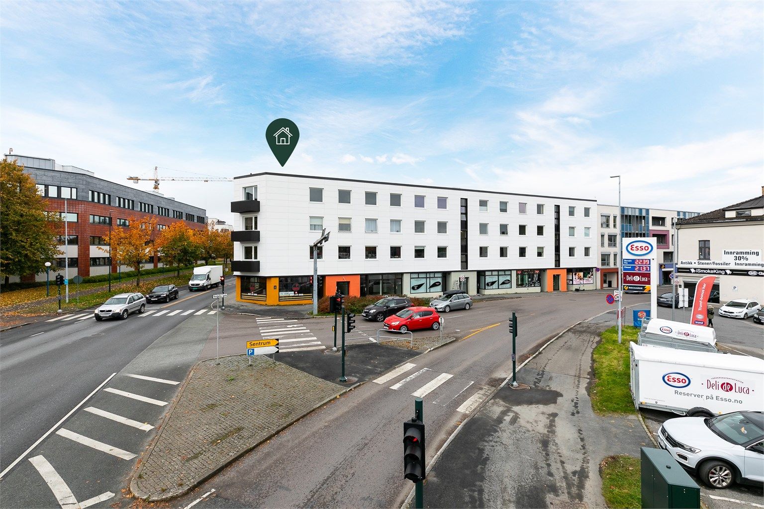 Kongens gate 27C presenteres av Krogsveen. Denne leiligheten har den kanskje mest attraktive plasseringen i bygget; på enden av øverste etasje.