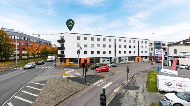 Kongens gate 27C presenteres av Krogsveen. Denne leiligheten har den kanskje mest attraktive plasseringen i bygget; på enden av øverste etasje.