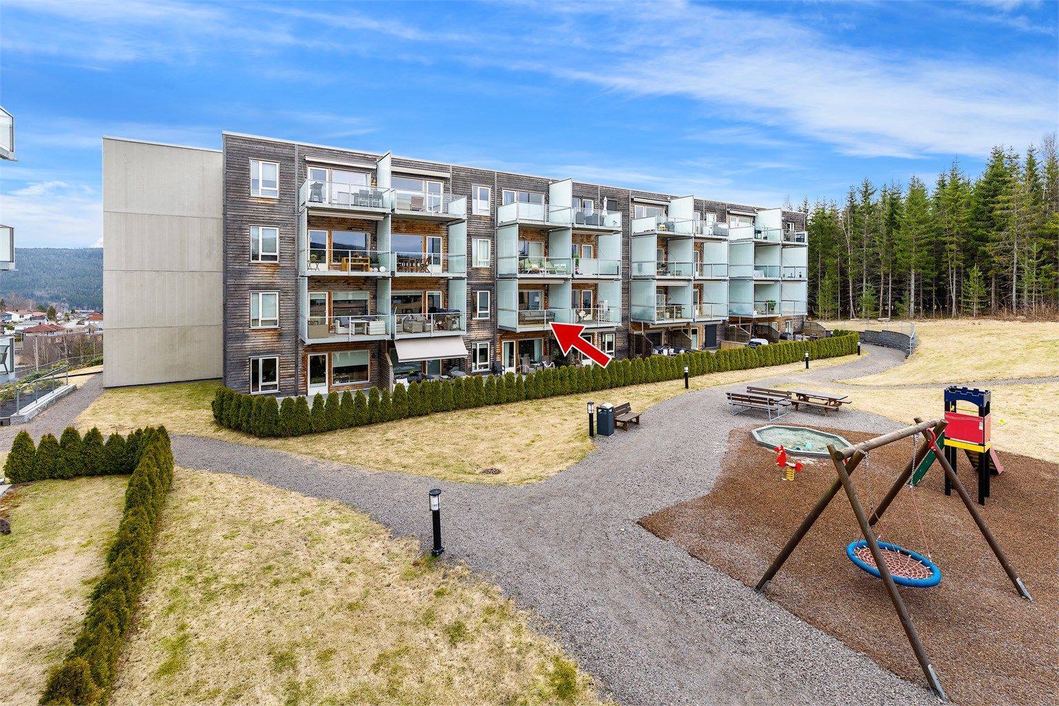 Velkommen til Laboratorieveien 37! En moderne 3 roms med fin planløsning, solrik balkong, garasjeplass m/el-bil lader, heis og godt med bodplass. Foto: Digit Media AS v/Jørgen Sørebø