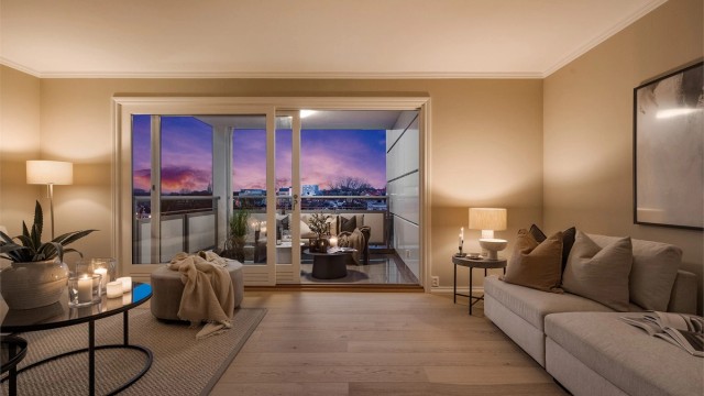 Skyvedør ut til balkong.