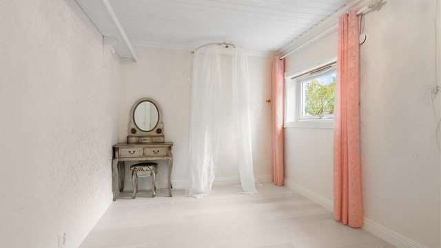 Soverom 1 i underetasjen
(bruksendring ikke byggemeldt og godkjent)