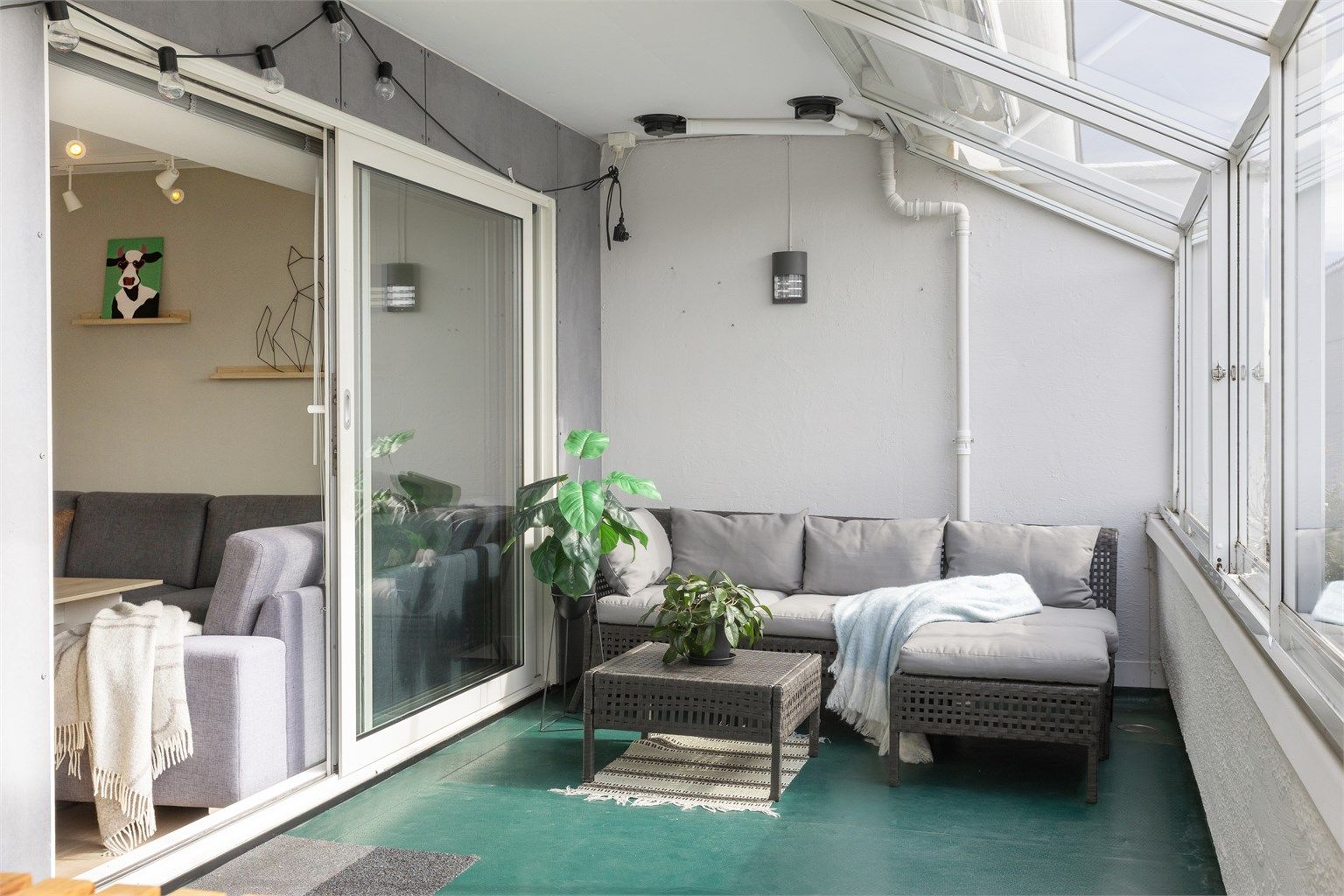 lun og herlig sofakrok med gode solforhold. 