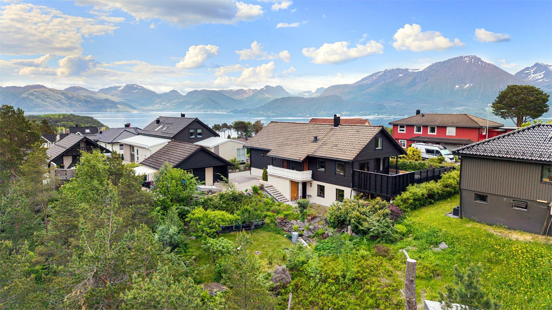 Velkommen til denne innholdsrike eneboligen på Flisnes. Foto: Stian Wiik