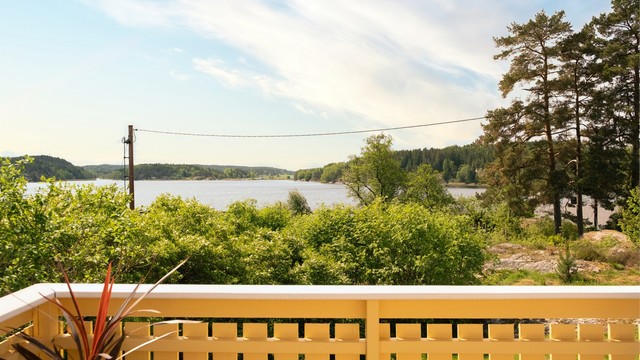 Innerst i Hunnebunn ligger den solfylte fritidseiendommen Båthavnveien 22, sørvendt og med flott utsikt. Fotograf; Kristoffer Kristiansen.