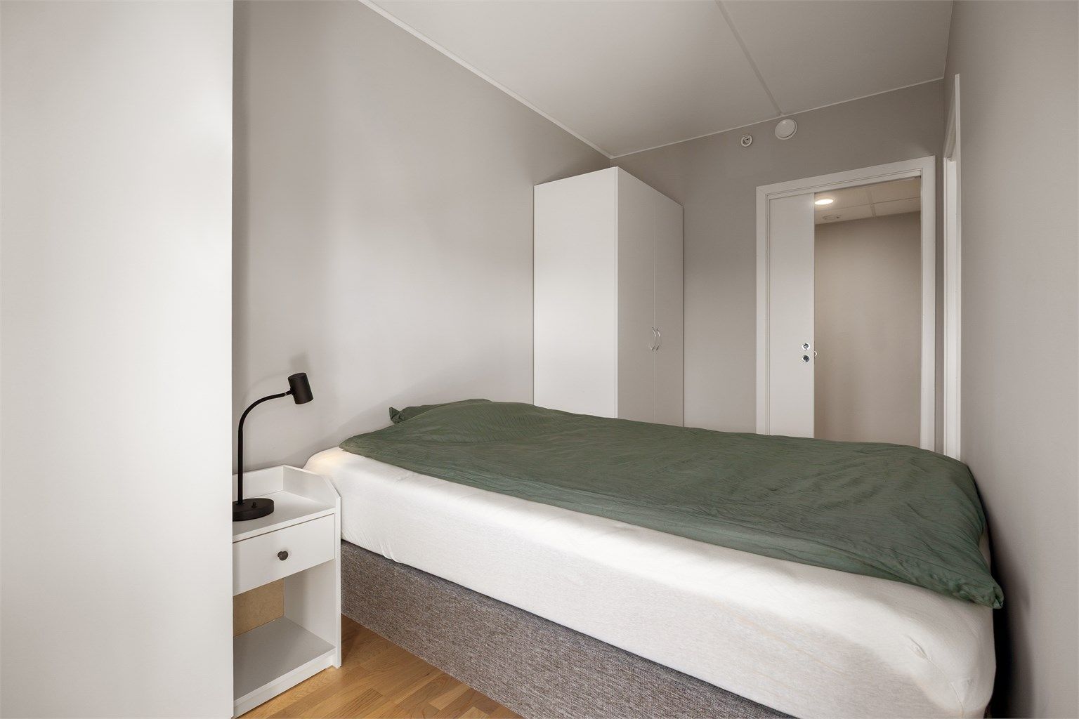 Praktisk bod tilknyttet soverommet. Dette kan fungere som walk-in closet om ønskelig