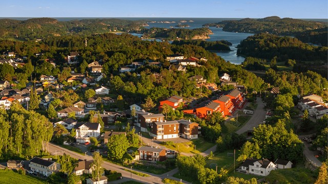 Innenfor gangavstand finnes Lahelle badestrand og fine turområder. Velkommen til Maurveien og en hyggelig visning.