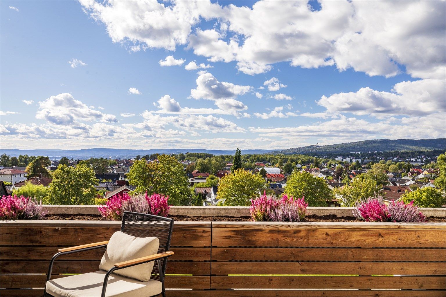 Attraktiv 5-roms terrasseleilighet med svært gode solforhold. Foto: Hanne Bruland/FotoHanne
