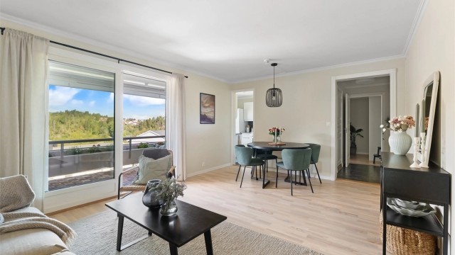 Velkommen til Nedre Toppenhaug 19 på Bærums Verk - Presentert av Ola Wee Ahlstrand v/Krogsveen Bekkestua