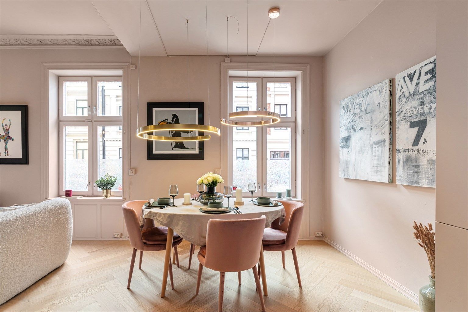 Spiseplassen i leiligheten. Her har det opprinnelig vært et soverom