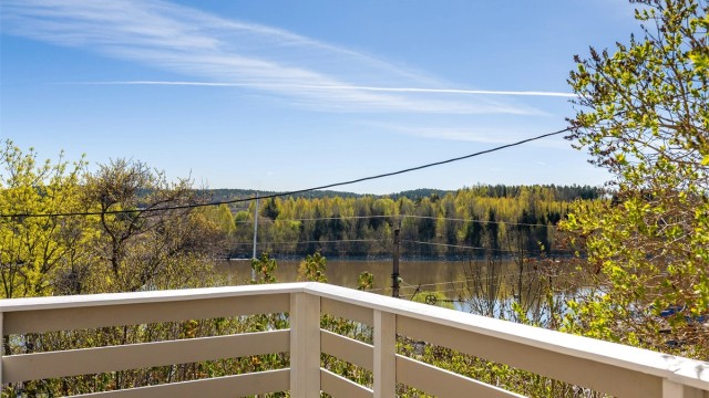 Olaf Eidsæthers vei 15B presenteres av Raymond Bøhn i Krogsveen.
Fotograf; Kristoffer Kristiansen.