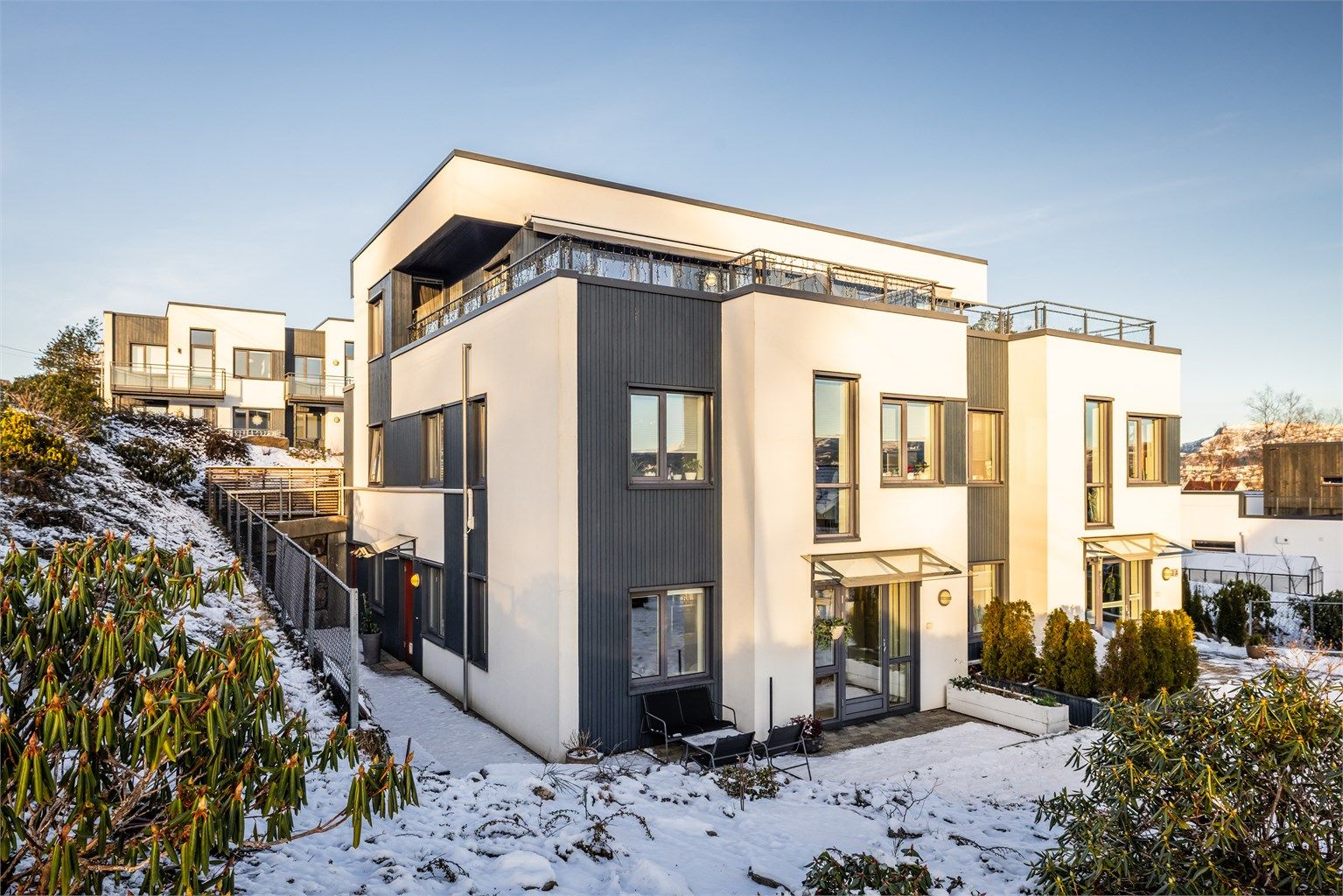 Velkommen til Vardane 13B - Presentert av Kjell Fjellstad v/ Eiendomsmegler Krogsveen. | Fotograf: Silje Holthe @frk. Super