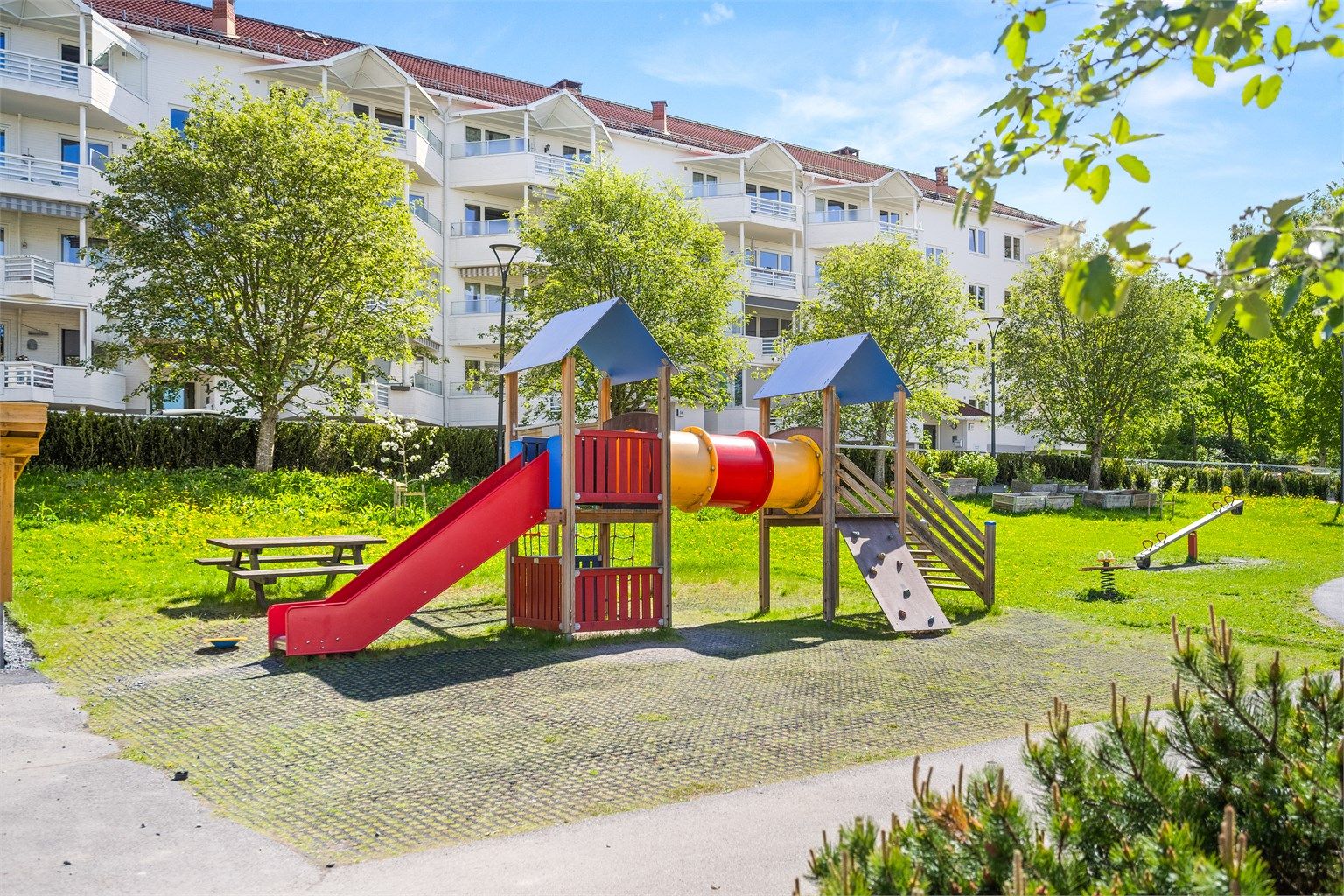 Oppsal Borettslag har flere lekeplasser og er kjent som et barnevennlig område.