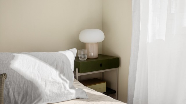 Elektrisk anlegg på soverommet ble oppgradert med nye kurser og stikkontakter i 2021.