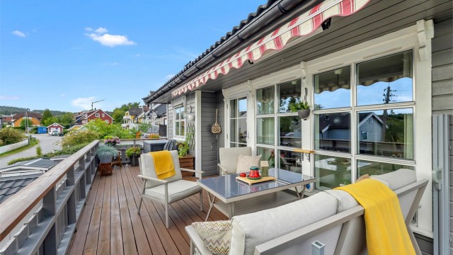 Eiendomsmegler Krogsveen v/Andreas Christophersen ønsker velkommen til Nybakveien 42B