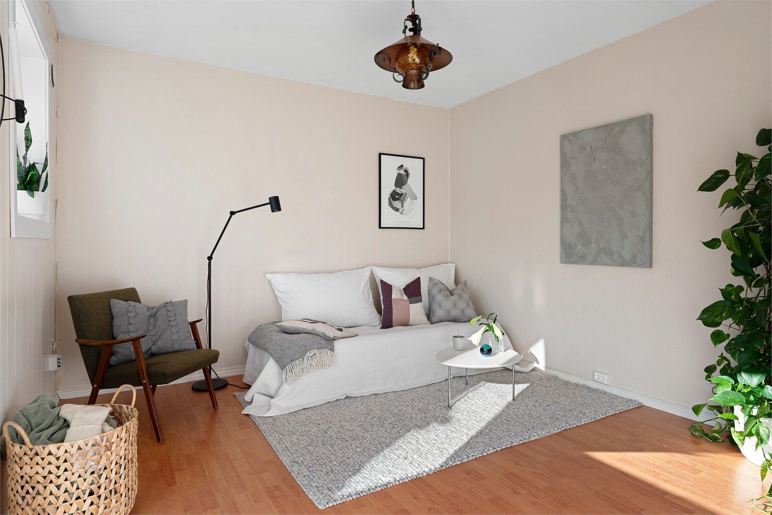 Flott leilighet med potensiale for egen kreativ møblering og dekorering