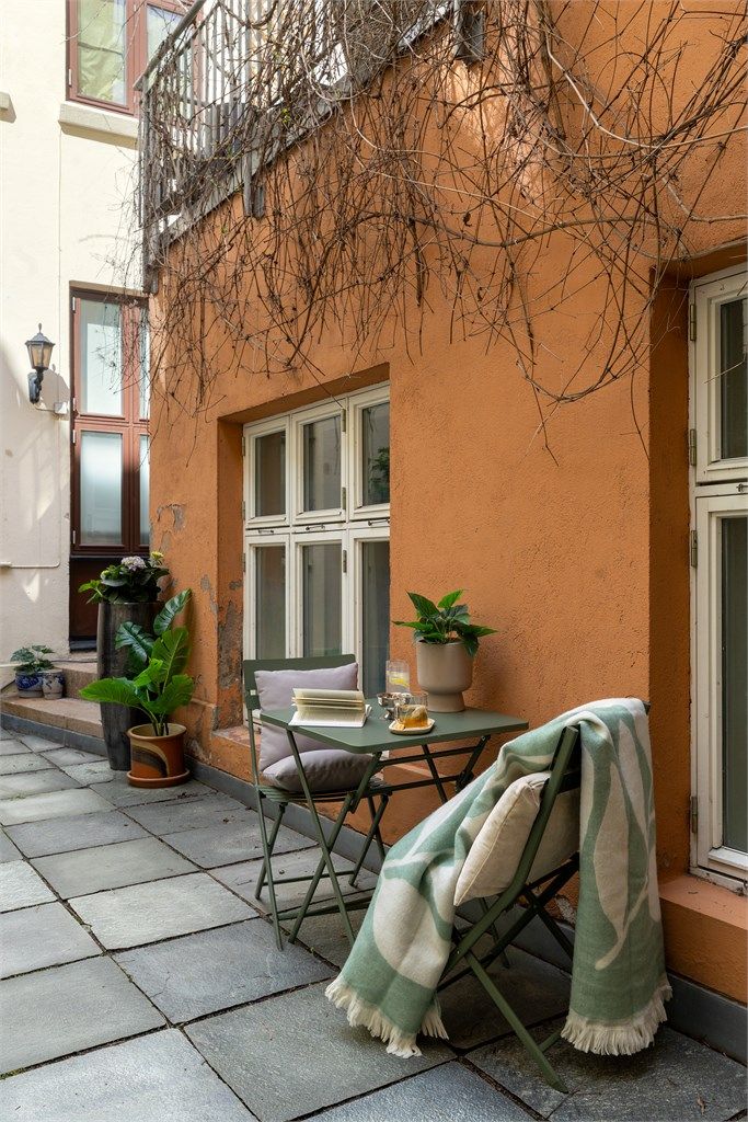 Like utenfor leiligheten er borettslagets felles bakgård
