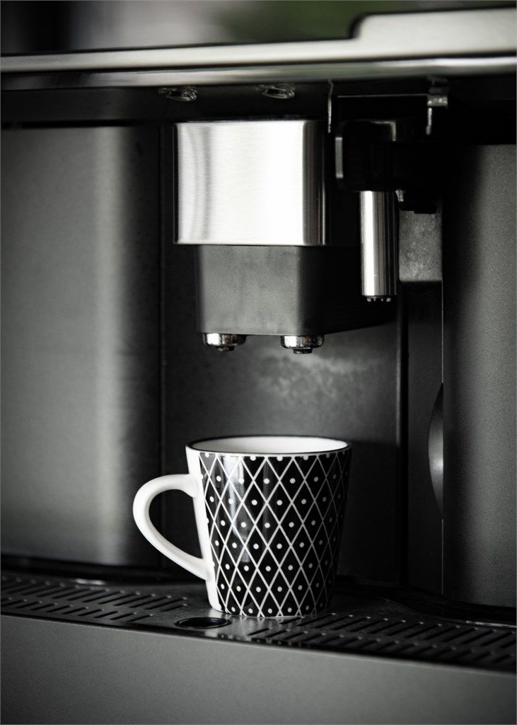 Den integrerte kaffemaskinen er klar for morgenkaffen.