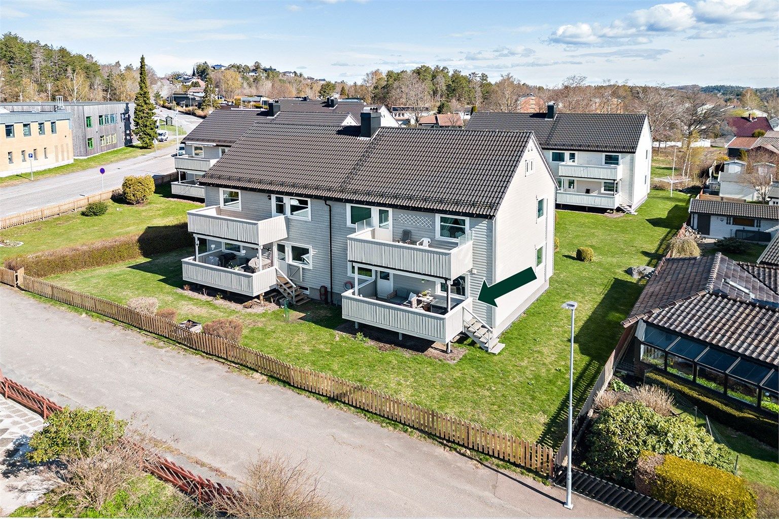 Velholdt borettslag, vasket og malt bygningen utvendig 2023