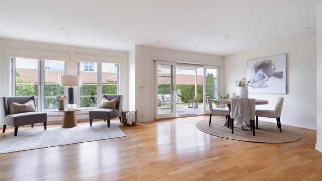 Rommets utforming gjør stuen enkel å innrede.