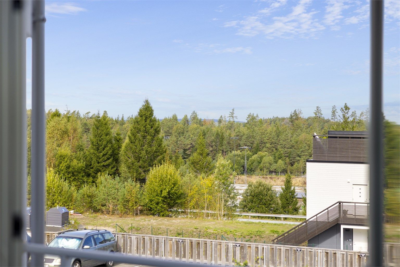 Kort vei til turområder, butikker og Arendal idrettspark.