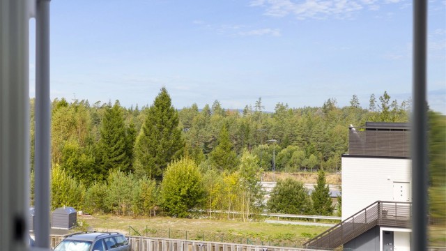 Kort vei til turområder, butikker og Arendal idrettspark.