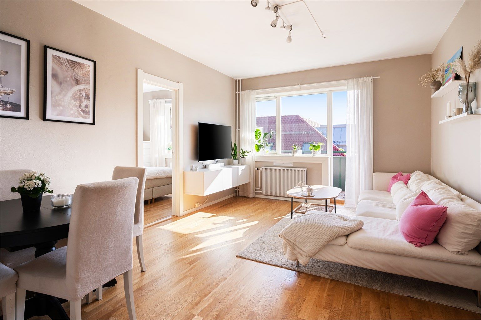 En lys og pen 2-roms med solrik balkong og gjennomgående planløsning