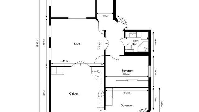 Leiligheten har en gjennomgående og arealeffektiv planløsning med to stuer og to soverom. To boder i kjelleren på til sammen 14 m² gir rikelig med lagringsplass.