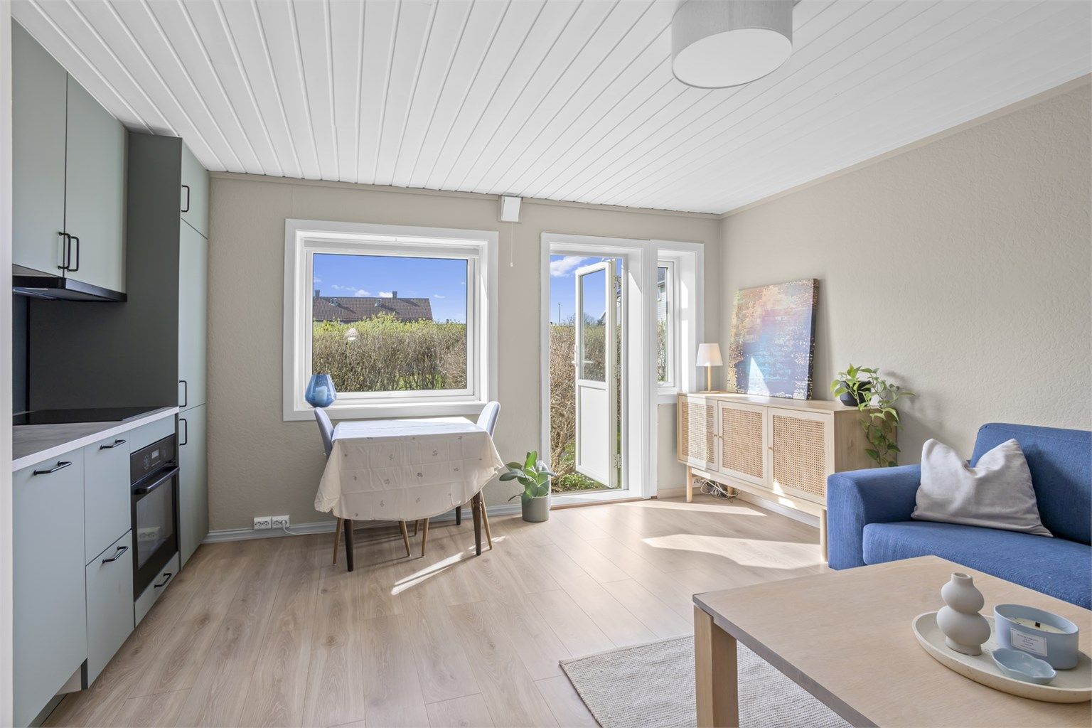 Velkommen til denne arealeffektive leiligheten. Boligen er vesentlig oppgradert de siste årene.