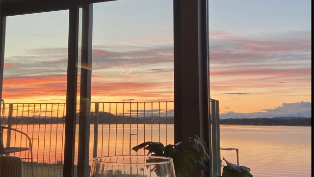 Seneste kveldssol og utsikt innover Hurumlandet. Privat foto.