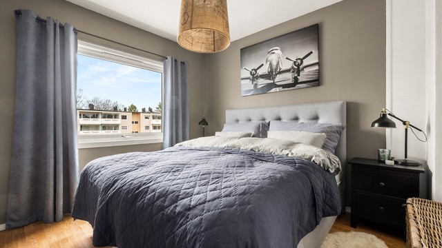 Hovedsoverommet har god plass til dobbeltseng og tilhørende møblement.