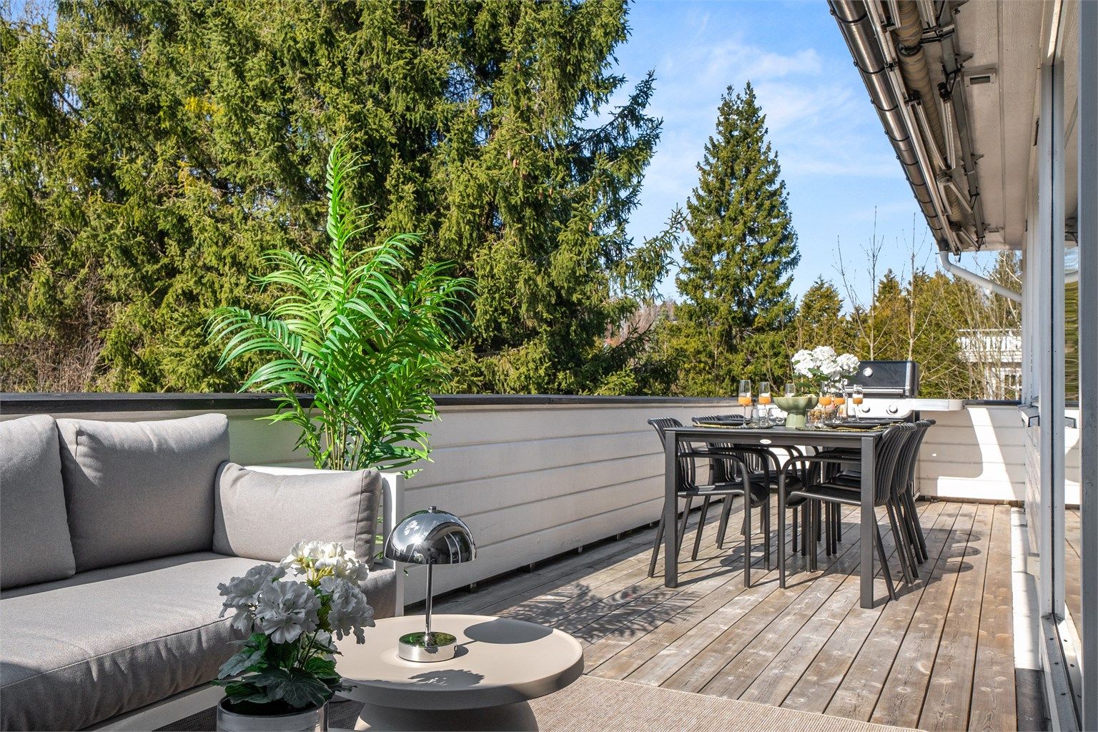 Her kan du sitte å kose deg i kveldsolen