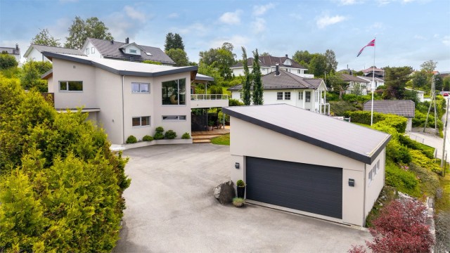 Velkommen inn til nydelig Skytterholmen 5, presentert av Eiendomsmegler/Partner Elisabeth Skjold.