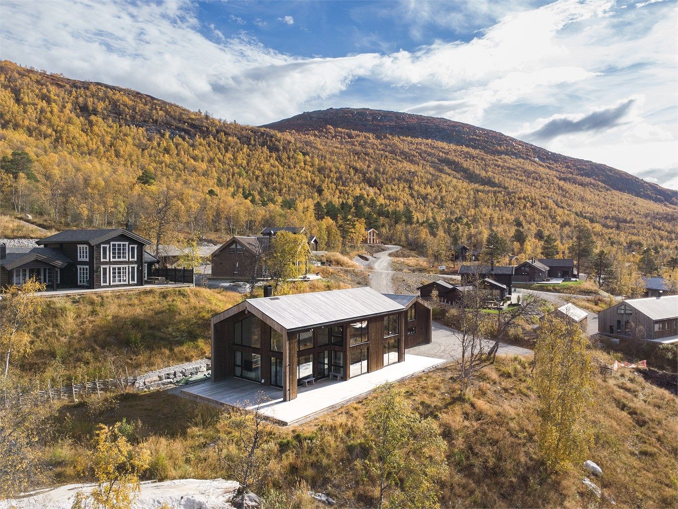 Velkommen til Lisvingen 72, en flott nyere og moderne fritidsbolig presentert av Eiendomsmegler/Partner Harald Osdl
Foto: Jarle Osen