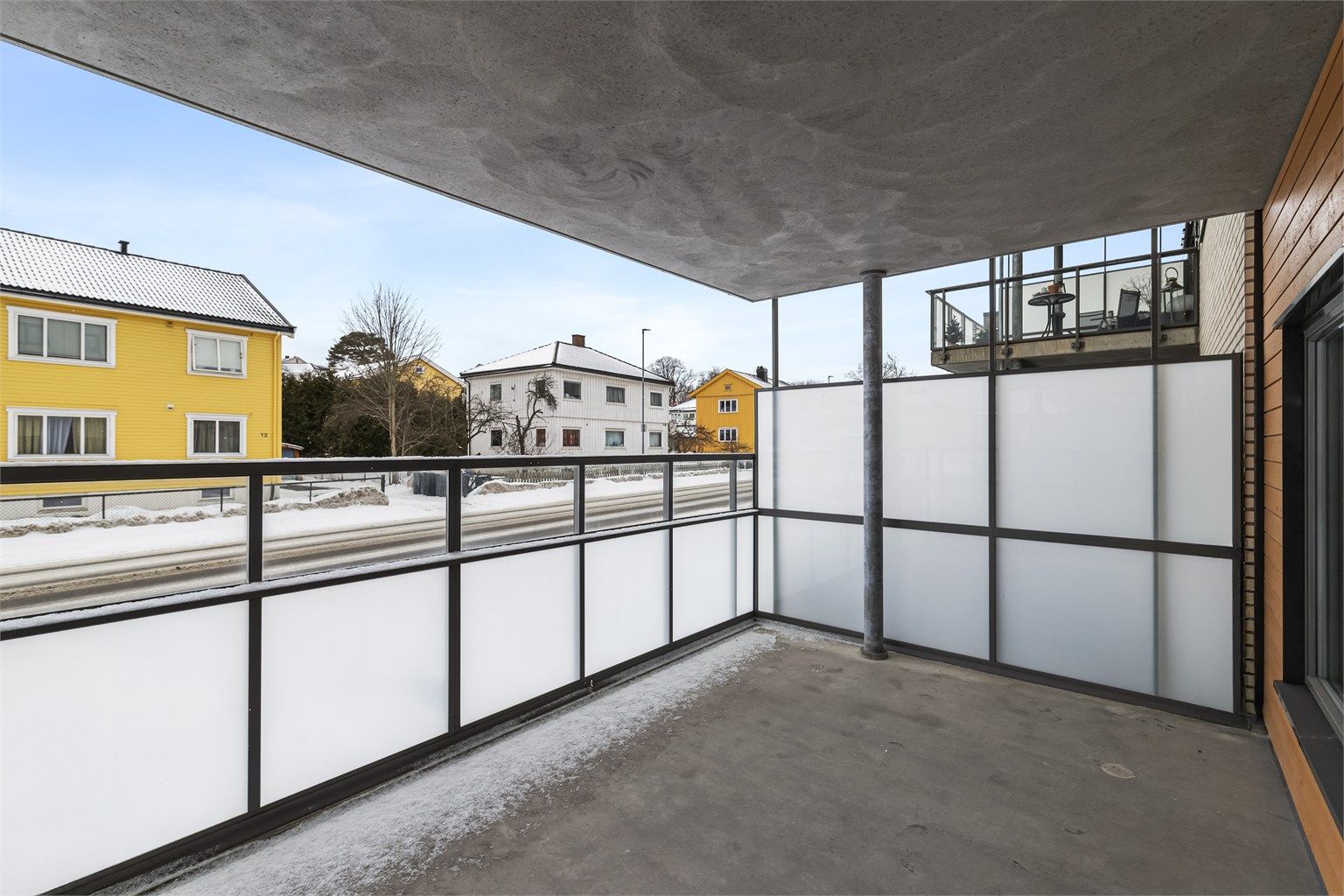 vestvendt og fint beliggende med god plass til utemøblement