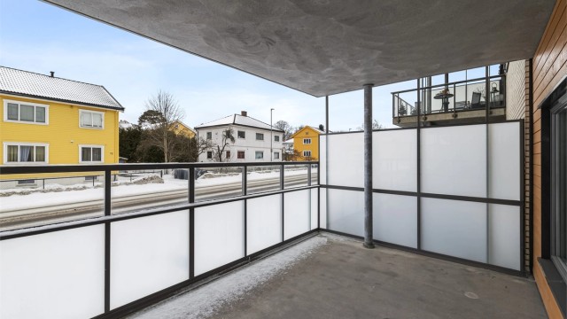 vestvendt og fint beliggende med god plass til utemøblement