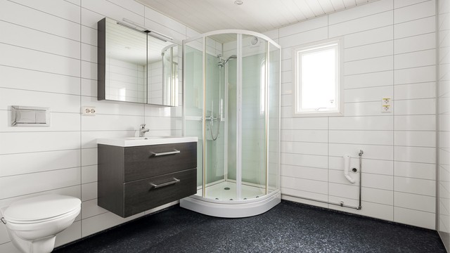Badet ble i 2017 bygget opp på nytt fra bunnen av med blant annet nye rør og nytt el-anlegg, gulvvarme inkludert. Dette var opprinnelig et soverom.