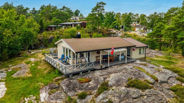 Enkel og moderne hytte med smarte løsninger.