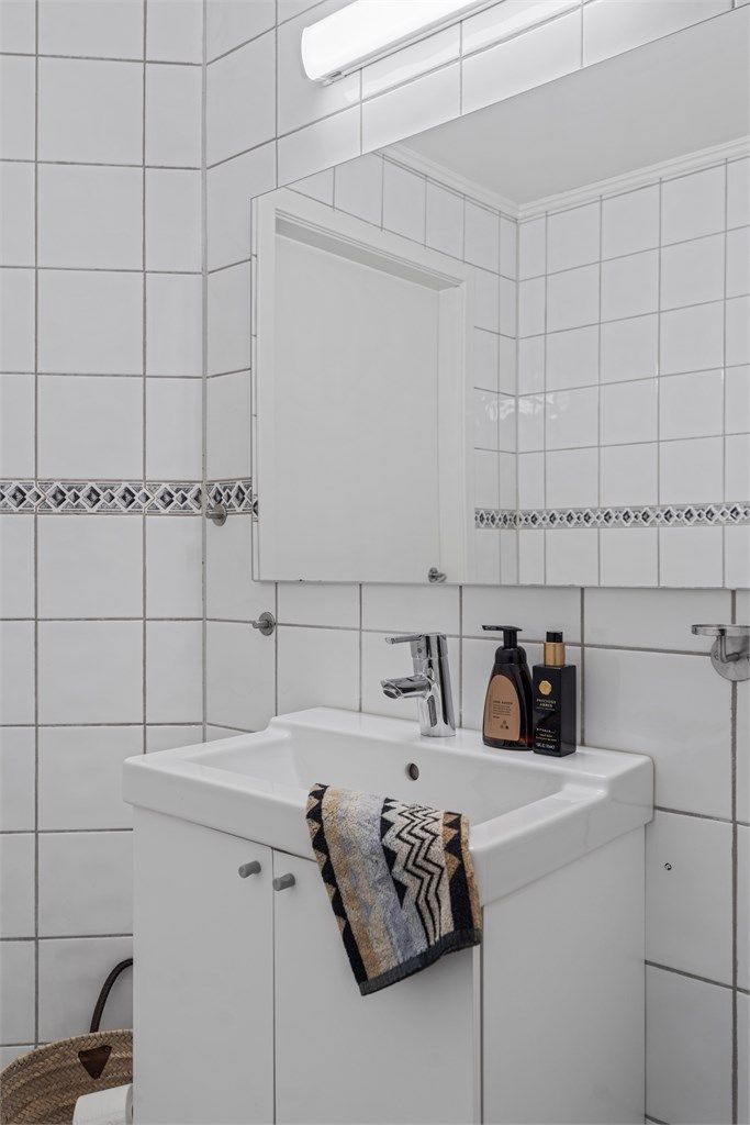 Vaskemaskin og tørketrommel medfølger handelen.