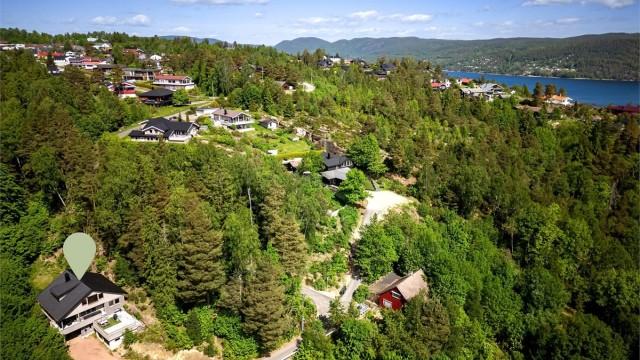Boligen har et moderniseringsbehov, men gir et godt utgangspunkt for å skape sitt eget drømmehjem.