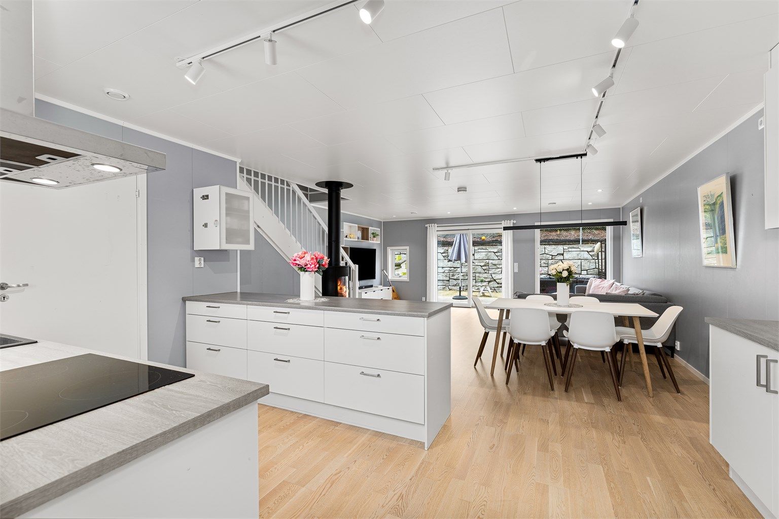 Fra kjøkken mot stue