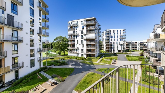 Sameiets velstelte fellesarealer er et pent skue å hvile blikket på mens du sitter ute på balkongen.
