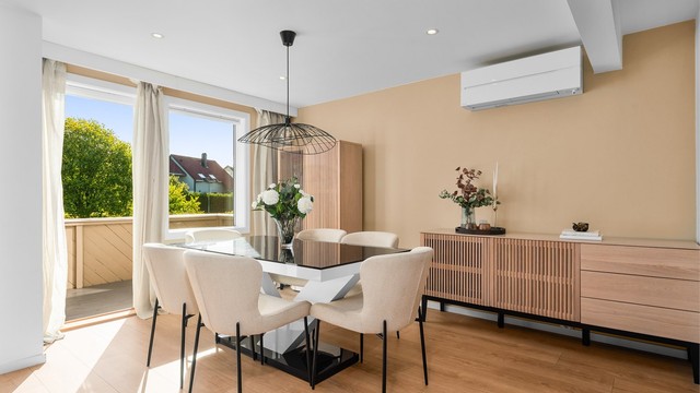Fra spisestuen er det utgang til en balkong på 5 m².