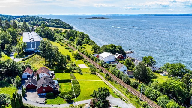Norrønaveien 14 formidles av Krogsveen Moss. Markering av tomten er kun veiledende og viser ikke eksakte grenser.