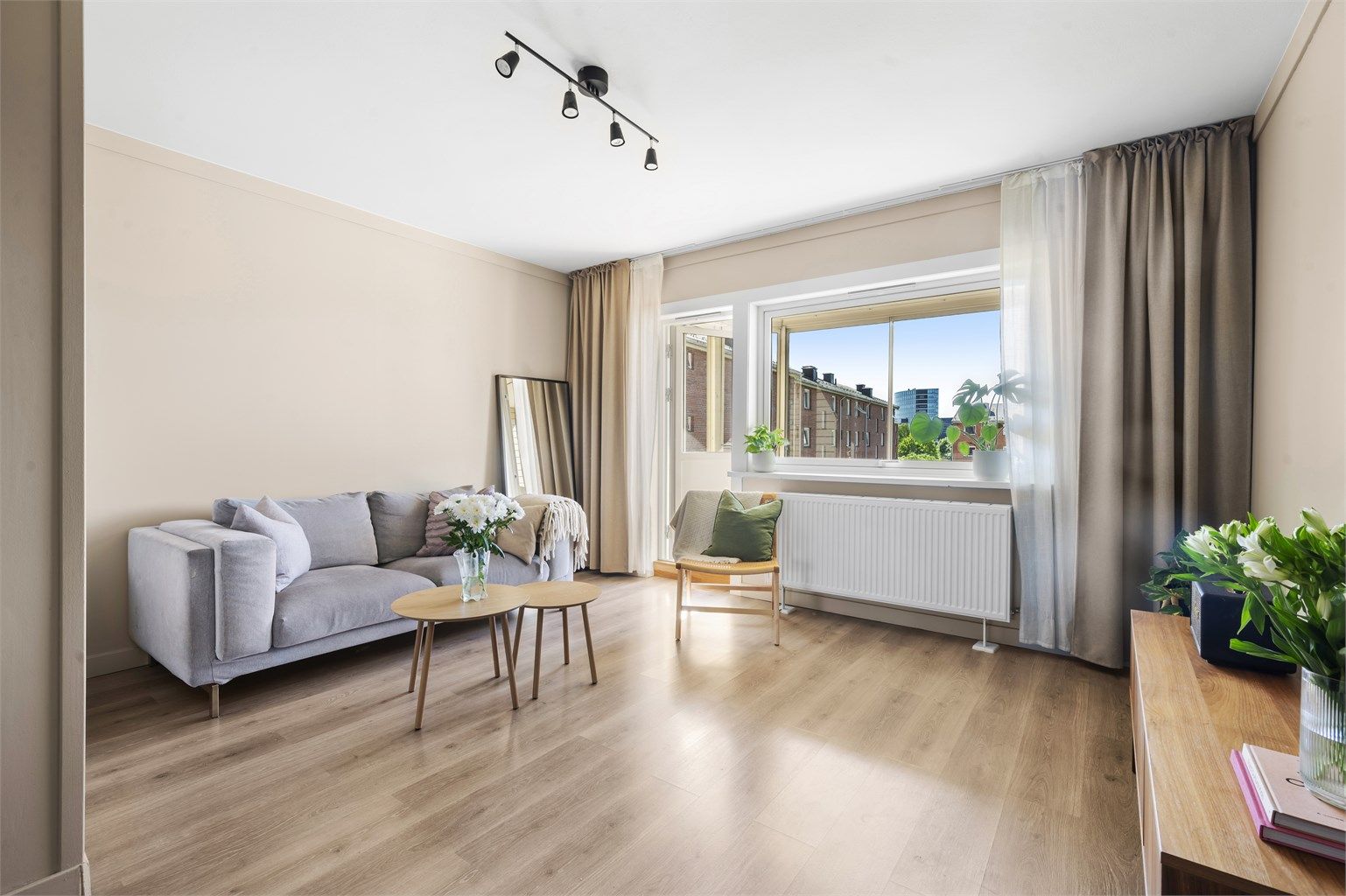 En nydelig 3-roms med attraktiv beliggenhet på Ulven. Dette er et svært ettertraktet nabolag, perfekt for deg som ønsker nærhet til det meste.