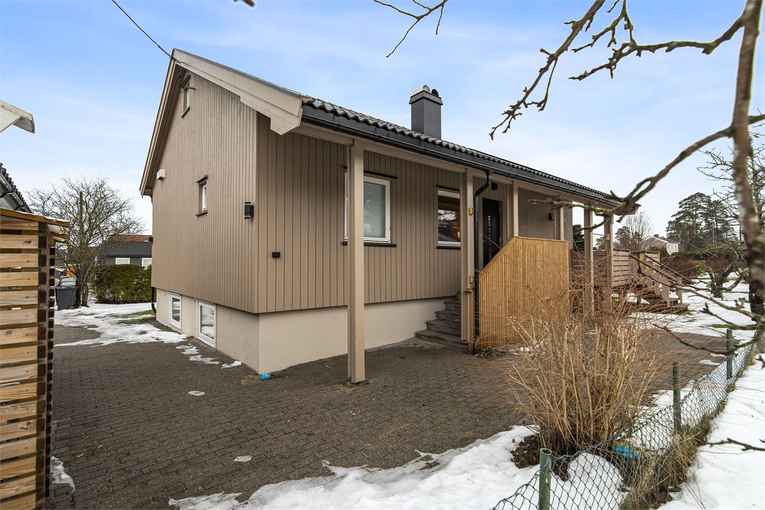 Boligen ble etterisolert og fikk ny kledning i 2024.