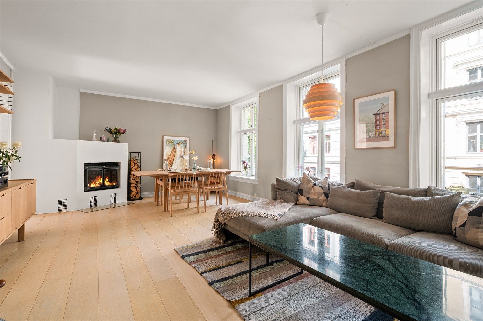 Dette er en moderne og vakker 3-roms leilighet med attraktiv beliggenhet på Grünerløkka. 