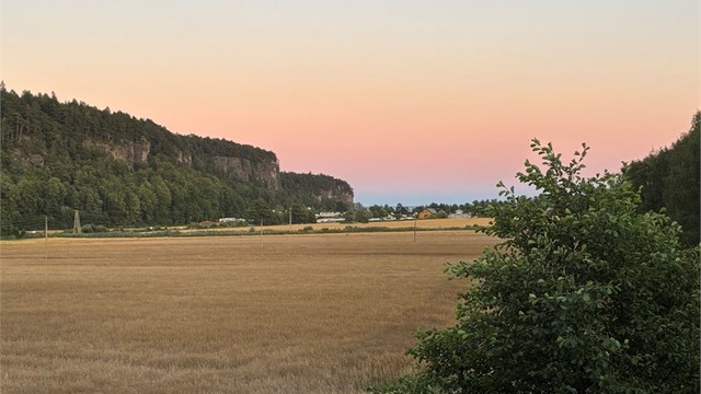 Utsikten endrer seg gjennom døgnet og uansett årstid nytes utsikten utover landskapet.